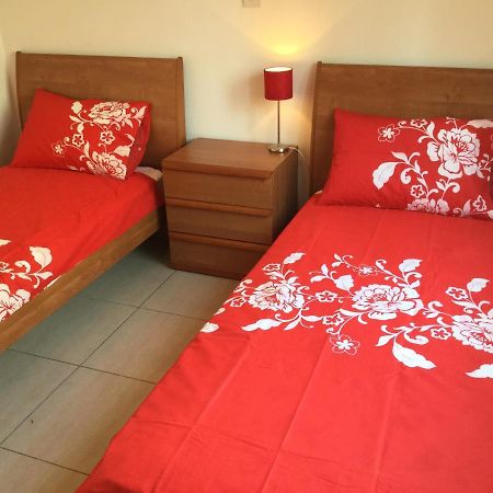 Poolside 2 Bedroom Apt, Paphos Riviera, Universal Area エクステリア 写真