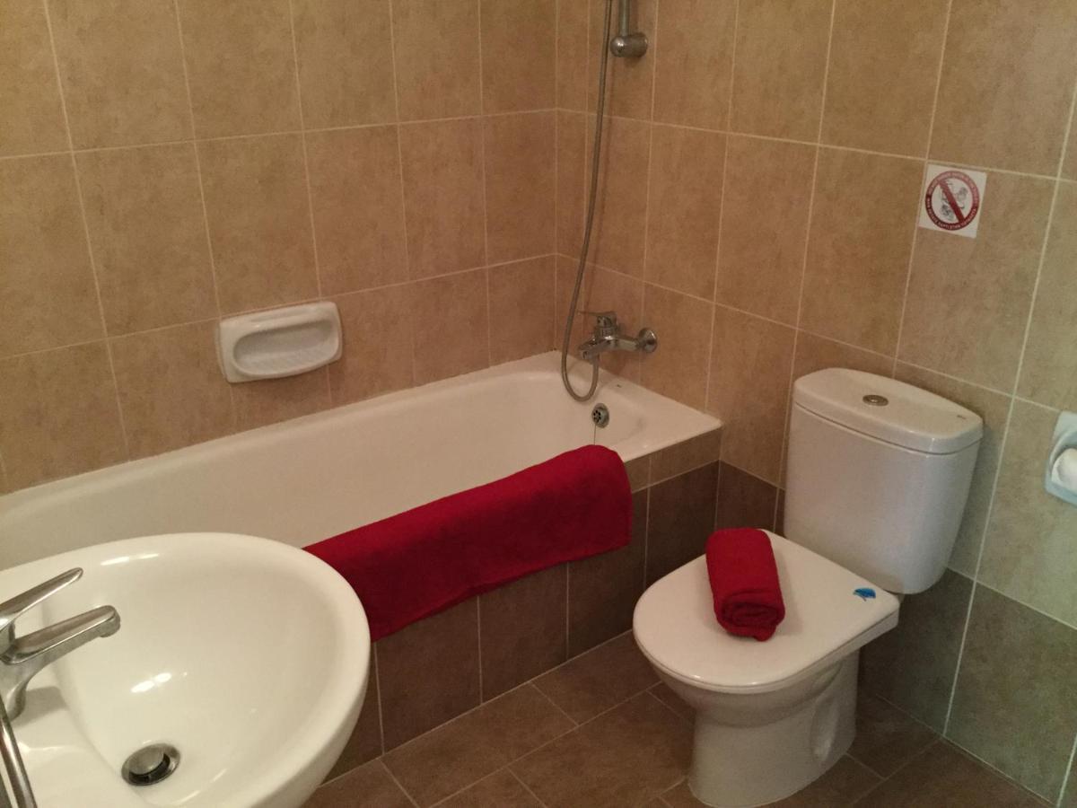 Poolside 2 Bedroom Apt, Paphos Riviera, Universal Area エクステリア 写真