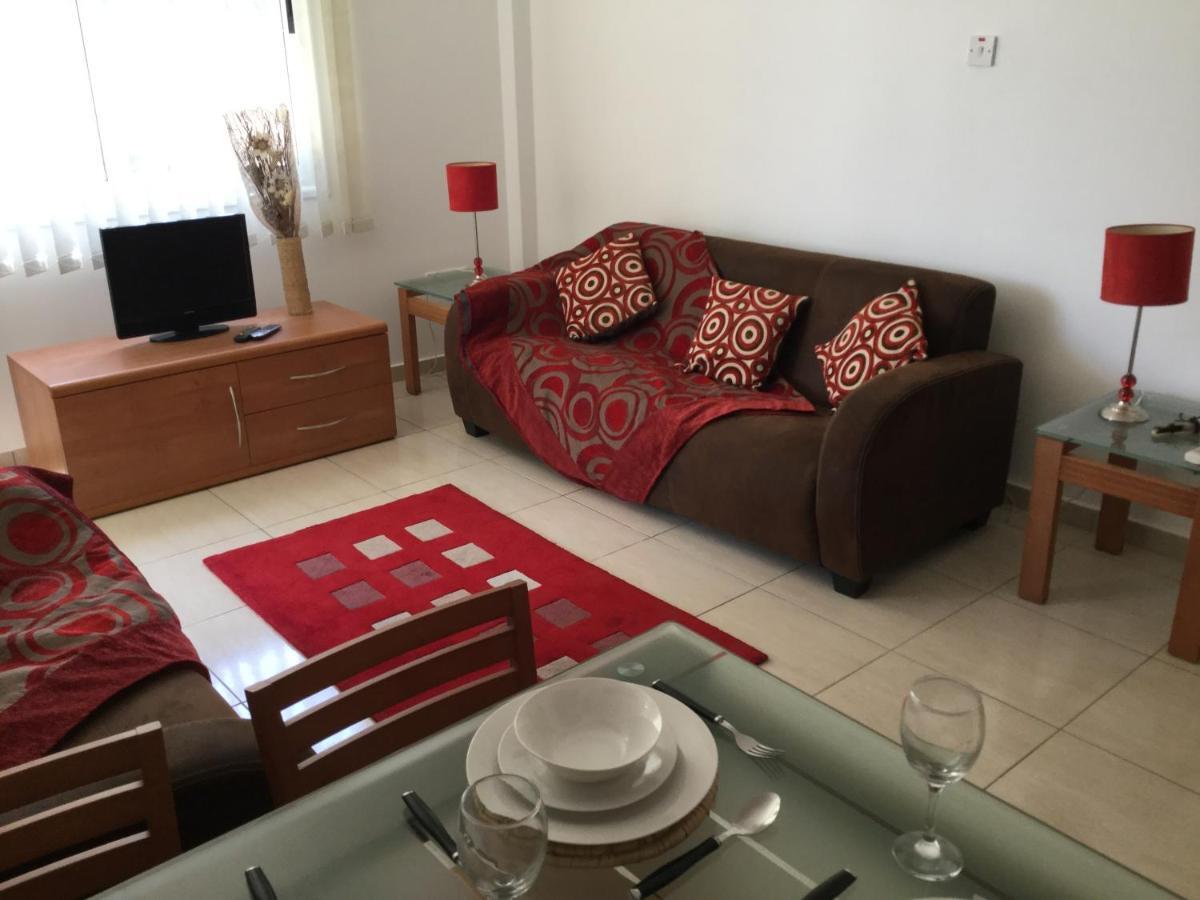 Poolside 2 Bedroom Apt, Paphos Riviera, Universal Area エクステリア 写真