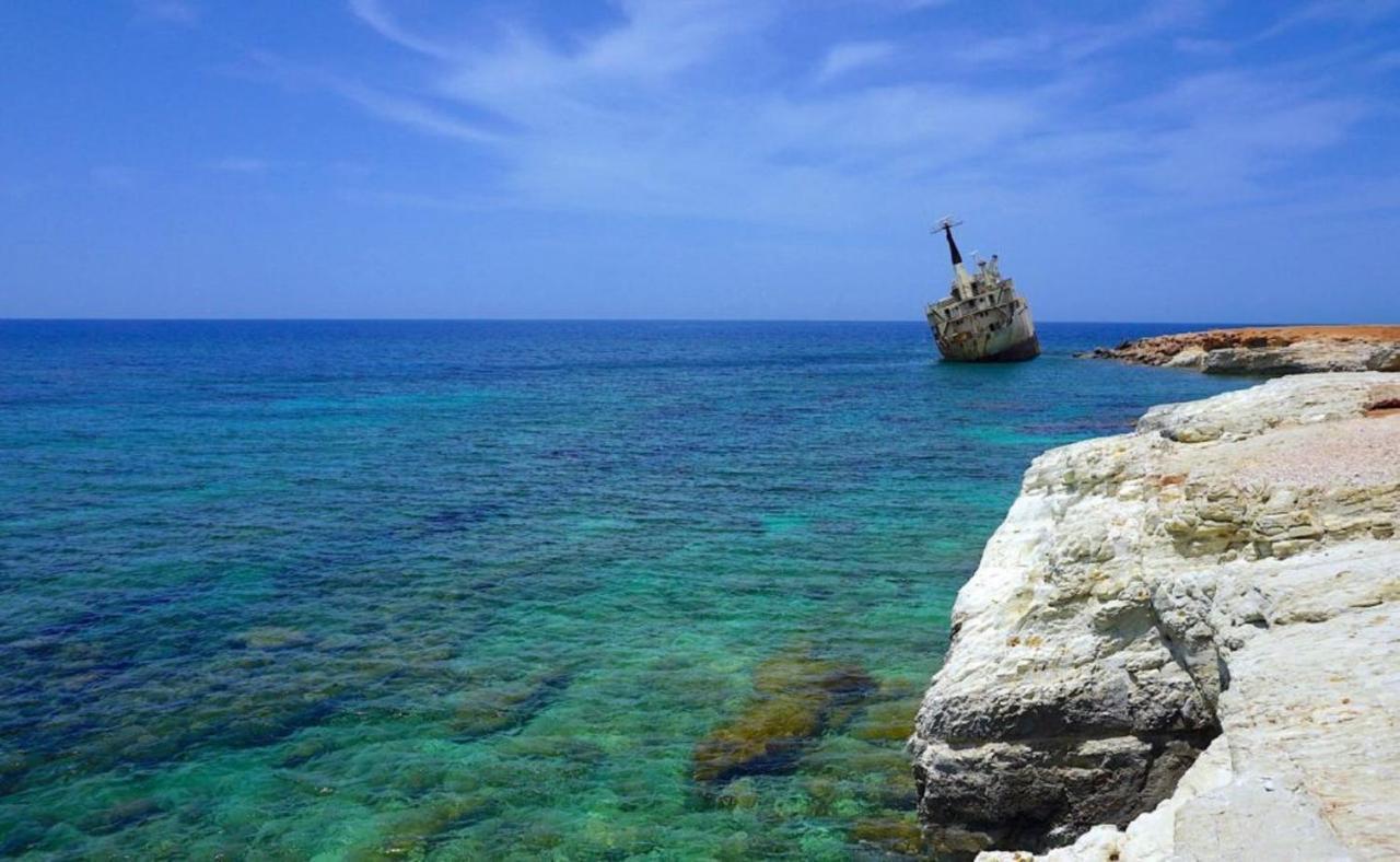 Poolside 2 Bedroom Apt, Paphos Riviera, Universal Area エクステリア 写真